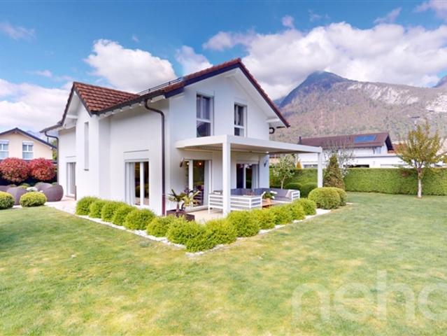 Außergewöhnlich möbliertes Haus in Aigle mit Aussicht und großem Garten