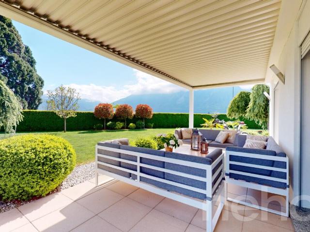 Außergewöhnlich möbliertes Haus in Aigle mit Aussicht und großem Garten