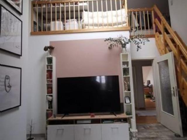Außergewöhnlich attraktive Wohnung über 2 Etagen, mit Balkon und Blick über Kitzingen Stadtzentrum ! Sehr guter Grundriss