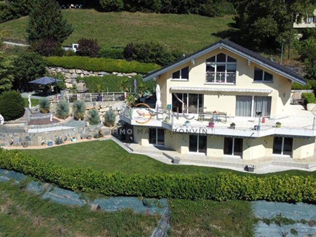AUSSERGEWÖHNLICHE VILLA IN VENTHONE