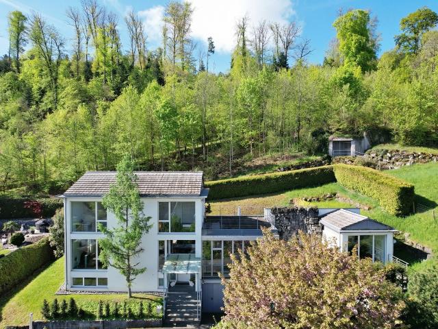 AUSSERGEWÖHNLICHE VILLA MIT BEHEIZTEM AUSSENPOOL UND PANORAMABLICK