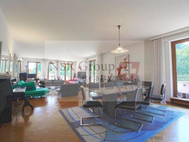 Außergewöhnliche Wohnung mit großzügiger Terrasse und Parkblick Verkauf über SI