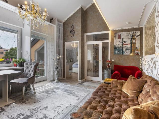 Provisionsfrei außergewöhnliche 3 Zimmer Wohnung mit Loft Charakter, Balkon & Tiefgarage