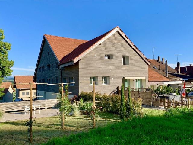 Außergewöhnliche Wohnung in renoviertem Bauernhaus mit Garten, nur einen Steinwurf von Estavayer le Lac entfernt