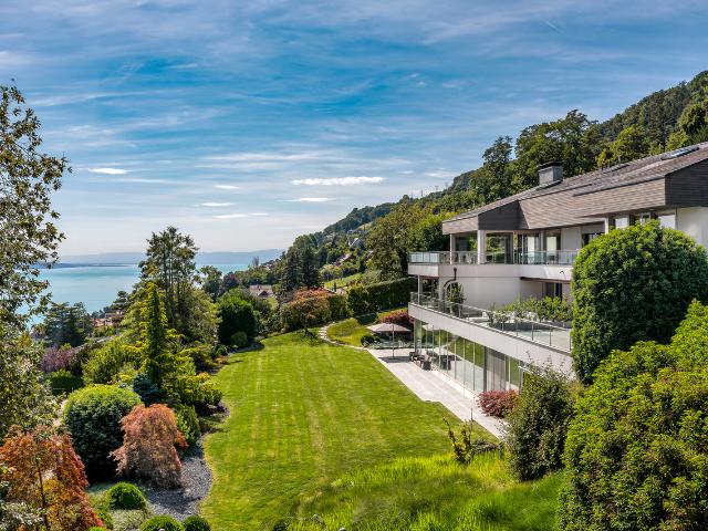 Aussergewöhnliche, zeitgenössische Villa mit Panoramablick