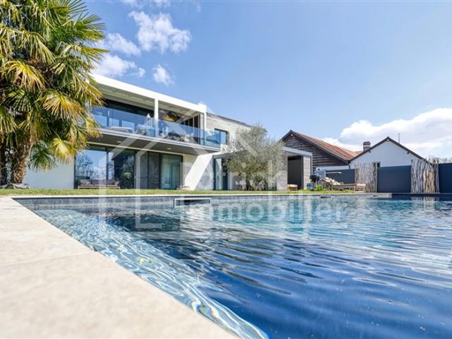 Außergewöhnliche zeitgenössische Villa mit Schwimmbad und Spa nur einen Steinwurf vom See entfernt