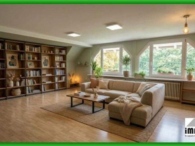 außergewöhnliche Dachgeschosswohnung mit großzügigem Raumangebot und Extraräumen