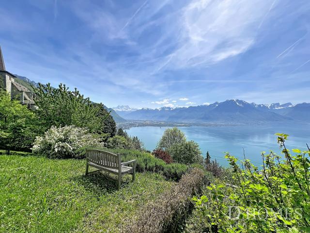 Außergewöhnliche Eigenschaft – Panoramablick auf den See und die Berge