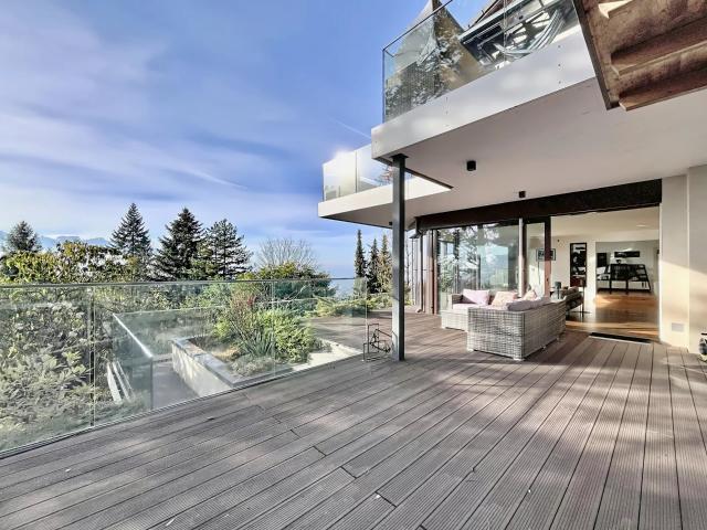 Außergewöhnliche freistehende Villa mit Blick auf den Genfersee