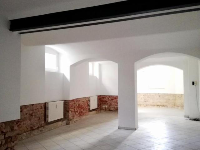Großes Souterrain für Atelier Praxis Werkstatt etc