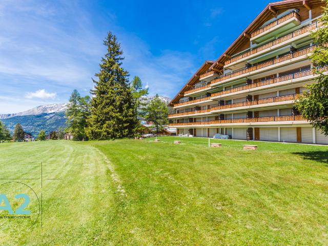 Außergewöhnliche Lage für diese 4.5 Zimmerwohnung am Rande des Golfplatzes