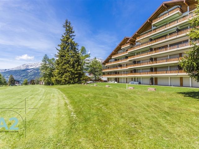 Außergewöhnliche Lage für diese 4.5 Zimmerwohnung am Rande des Golfplatzes