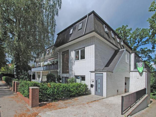 Außergewöhnliche Maisonette Wohnung in Bestlage inkl. Stellplatz und privatem Zugang zum Alstertal
