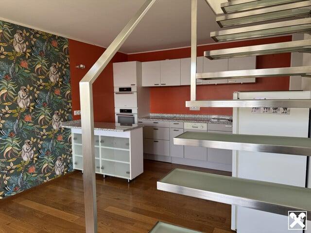 Außergewöhnliche Maisonettewohnung mit Tiefgaragenplatz