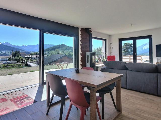 Außergewöhnliche neue Villa in Lens – atemberaubender Blick auf den See von Louché