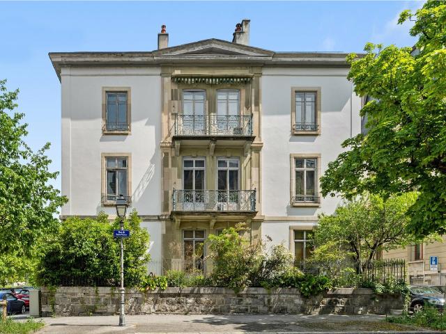 Außergewöhnliche private Villa im Herzen der Stadt