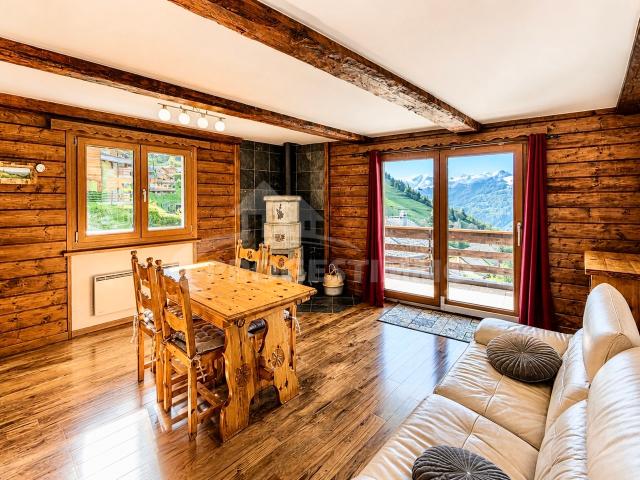 AUSSERGEWÖHNLICHES 4,5 ZIMMER APARTMENT MIT PANORAMABLICK AUF DIE TALSOHLE