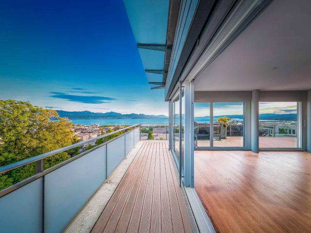 Außergewöhnliches 5,5 Zimmer Penthouse mit privatem Dach und Panoramablick auf den Genfersee und die Alpen