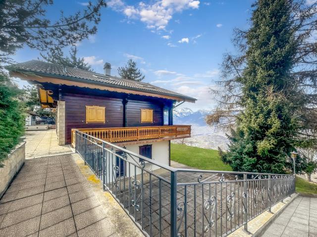 Außergewöhnliches Chalet mit Panoramablick vor den Toren von Sitten