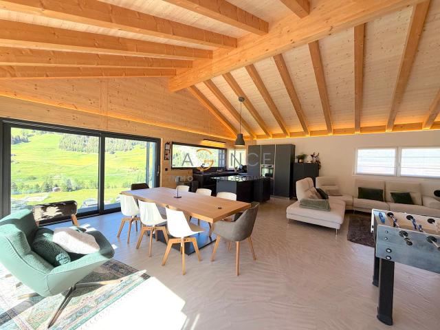 AUSSERGEWÖHNLICHES CHALET MIT PANORAMABLICK