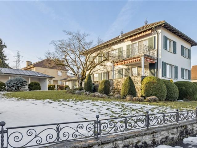 Aussergewöhnliches Anwesen mit Villa und diversen Nebengebäuden