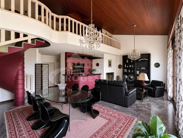 AUSSERGEWÖHNLICHES APARTMENT IM GELIEBTEN VORSTADTVIERTEL GRAVELONE