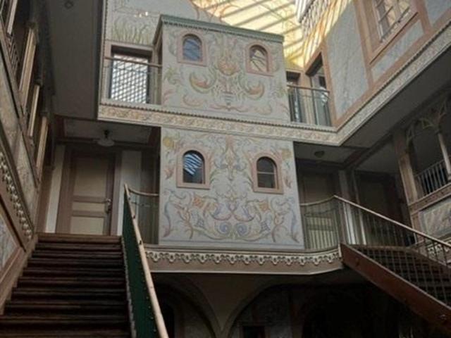 AUSSERGEWÖHNLICHES GEBÄUDE Rue du Manège 19 Wohnung im 2. Nordwesten