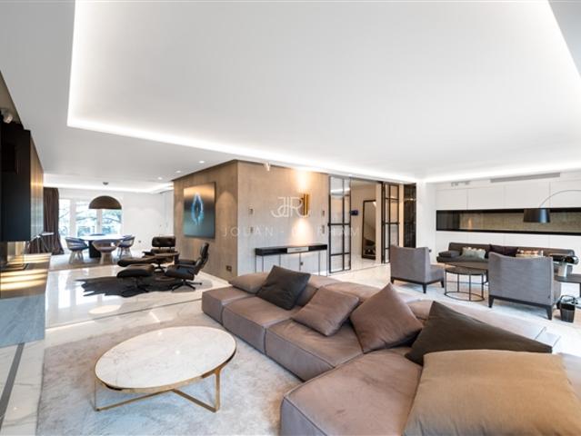 Außergewöhnliches Doppelhaus Penthouse im Herzen von Cologny