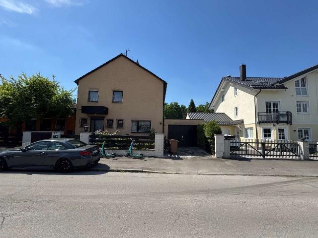 Außergewöhnliches Einfamilienhaus mit Einliegerwohnung in München Freimann zu verkaufen!