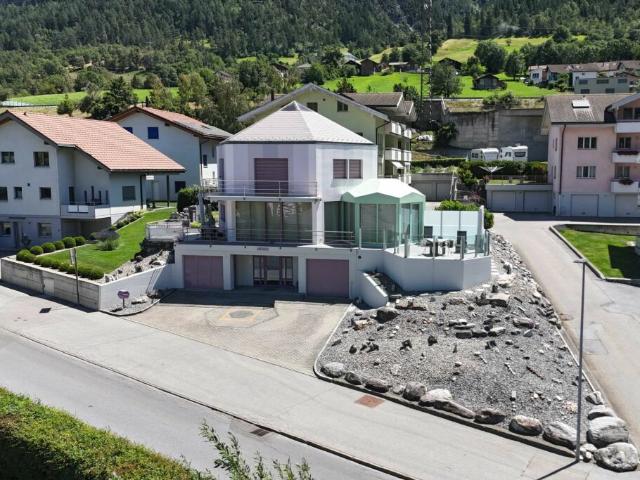 Aussergewöhnliches Einfamilienhaus in Brig Glis architektonisch markant, sonnig gelegen und umfassend renoviert