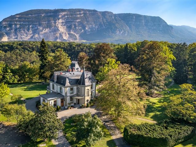 Aussergewöhnliches Schloss aus dem 19. Jahrhundert mit grossem Anwesen
