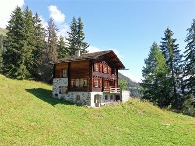AUSSERGEWÖHNLICHES SKI IN & OUT CHALET IN CLAMBIN