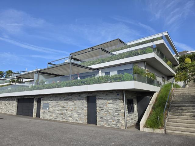 Außergewöhnliches Penthouse mit Panoramablick auf den See und die Alpen