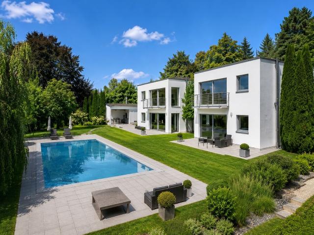 Außergewöhnliches, zeitgenössisches Wohnhaus in der Nähe von Golf