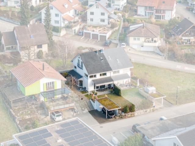 ÄUSSERST ATTRAKTIV 5.5/6.5 ZIMMER EINFAMILIENHAUS