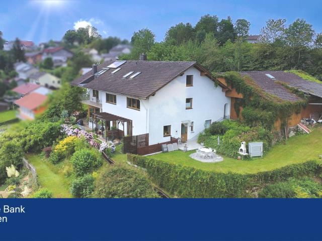 Aussicht gibt's dazu! Wohnhaus mit 4 Einheiten, PV Anlage usw. * Perlesreut