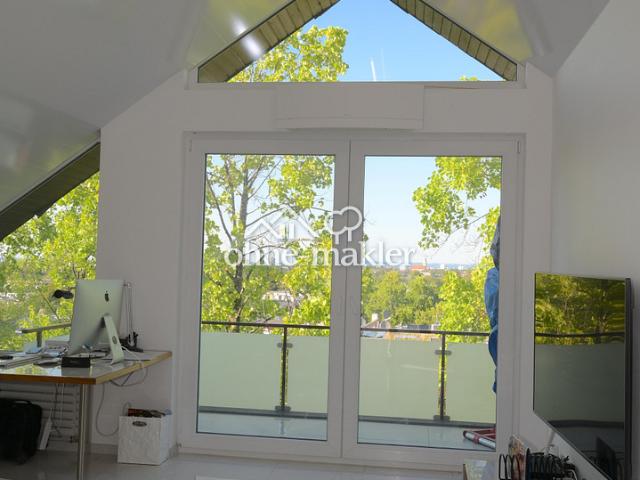 Aussicht, Natur und Design: exquisite 3 Zimmer Dachgeschosswohnung in Freiburg St. Georgen