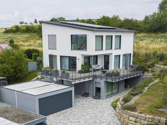 Aussichtsreich Architektur trifft Ausblick Modernes Effizienzhaus mit einzigartigem Fernblick