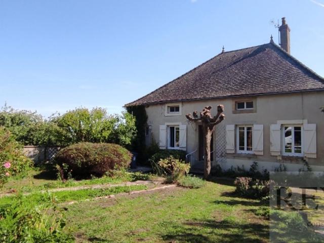AUTUN 71400 Maison 220 m2 8 pièces 5 chambres Cour et grand jardin Parcelle 1.400 m2