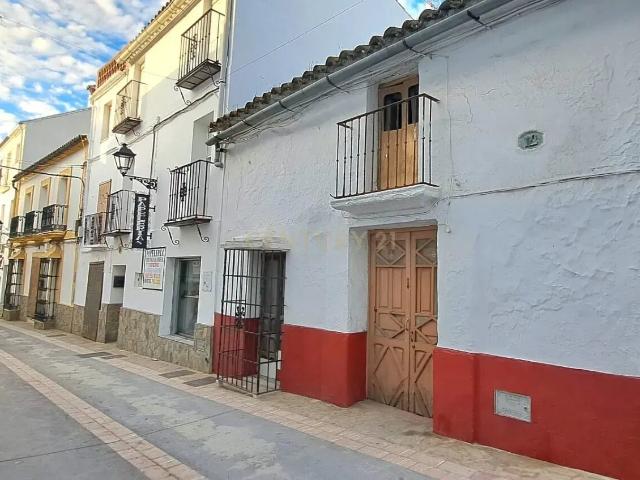 ✨Auténtico edificio de pueblo con doble acceso real, tres pl. 180m² Gaucín