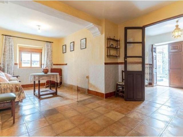 Auténtica casa andaluza con patio y terraza en Lújar – Más de 400 m2 y gran potencial