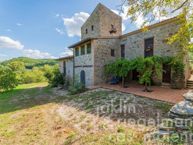 Autentica casa situata in un piccolo borgo tra Todi e il Lag. 151m² San Venanzo