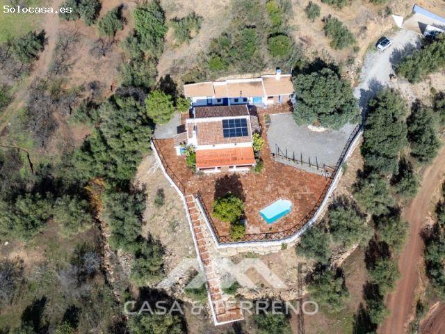 AUTÉNTICA FINCA ANDALUZA CON PISCINA, ENERGÍA SOLAR Y VISTAS ESPECTACULARES