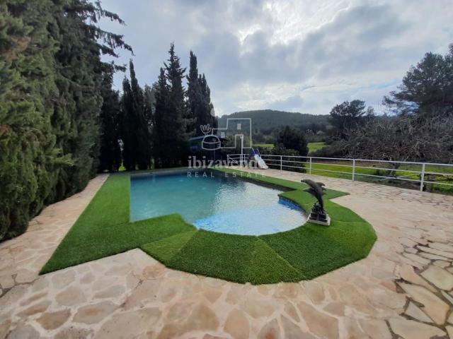 Autenticidad ibicenca con comodidad moderna en Es Novells –. 380m² Santa Eulalia del Río