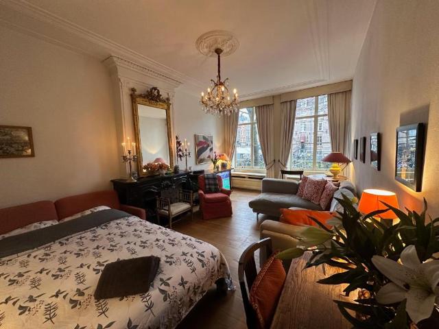 Authentic 1 Bedroom Canal House Apartment in Historic 17th Century Building