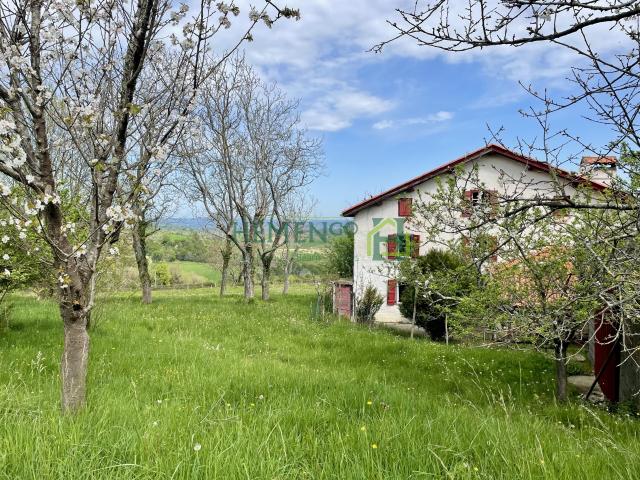 Authenticité, charme et potentiel sur un vaste domaine de plus de 6 hectares
