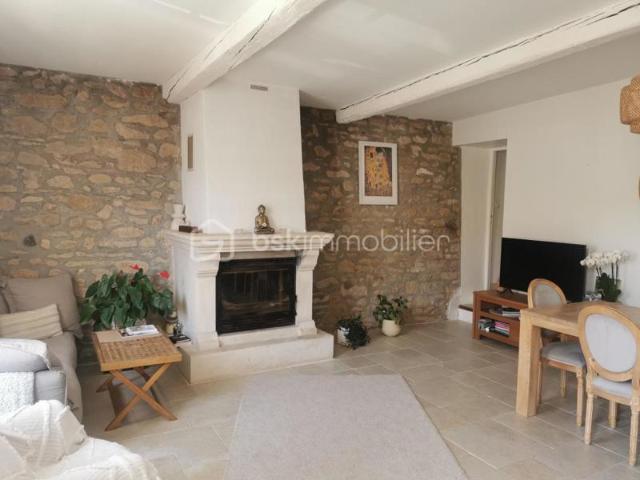 Authenticité et charme pour cette spacieuse maison de village meublée