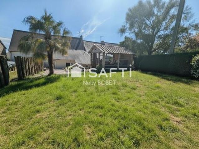 Authenticité préservée pour cette maison en pierre à GUIGNEN