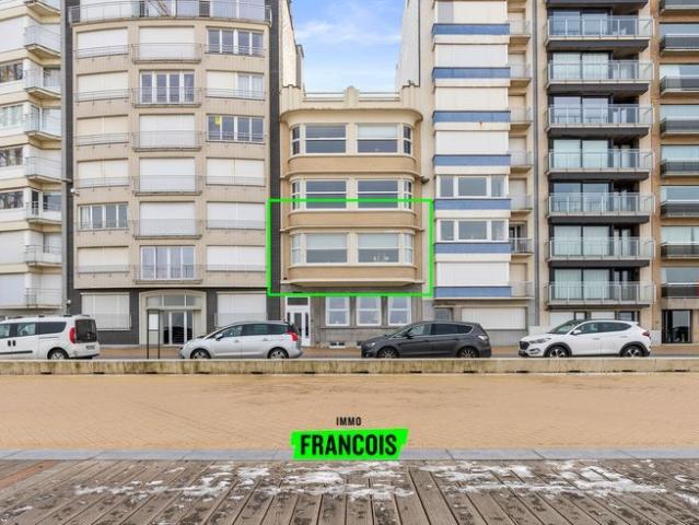 Authentiek appartement met frontaal zeezicht te Oostende