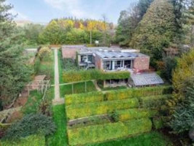 Authentieke architectenwoning gelegen midden in het groen
